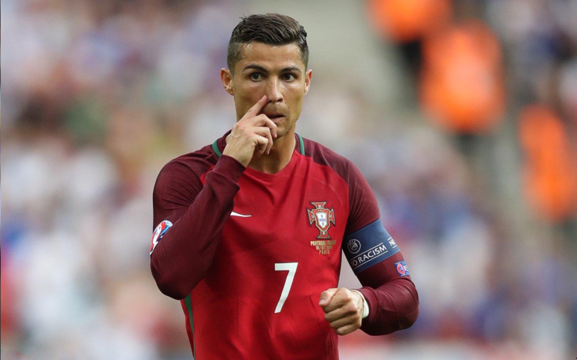 放松身心！哈兰德意大利度假充电，罗马街头悠闲品尝地道小吃引关注